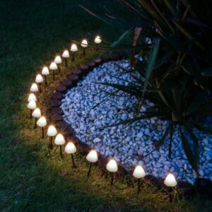 LED Lichterkette Mini Pilze - 20 Gartenstecker mit Erdspießen - 8 F...